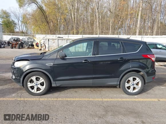 ✅ 2014 Ford Escape SE • VIN: 1FMCU9GX2EUA86352 • Lot: 43644711. Wystawiony na IAAI z przebiegiem 137 143 mil. Bezpłatny archiwum sprzedaży aukcyjnych z USA i szczegółowy raport historii pojazdu na DreamBid. Zdjęcie 14.