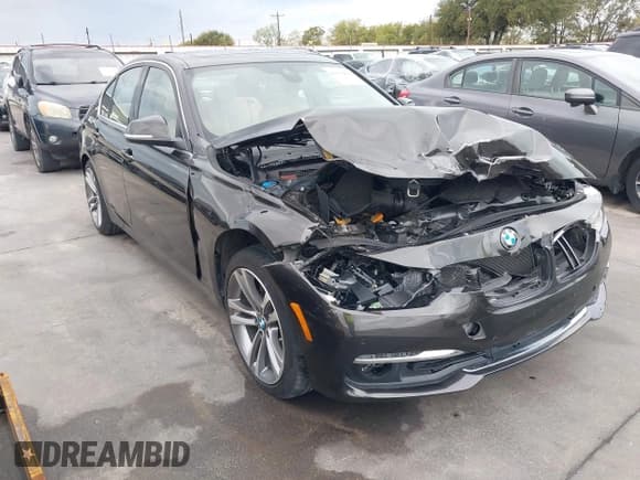 ✅ 2018 BMW 3 Series 330i • VIN: WBA8B9G58JNU97948 • Lot: 43534682. Listed on IAAI with 39,361 mi. Free auction sales archive from the USA and detailed vehicle history report at DreamBid. Image 1.