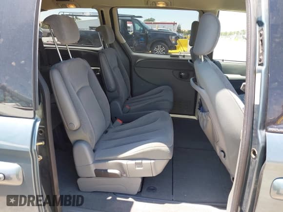 ✅ 2005 Dodge Caravan SXT • VIN: 2D4GP44L95R565529 • Lot: 42460426. Wystawiony na IAAI z przebiegiem 97 882 mil. Bezpłatny archiwum sprzedaży aukcyjnych z USA i szczegółowy raport historii pojazdu na DreamBid. Zdjęcie 8.