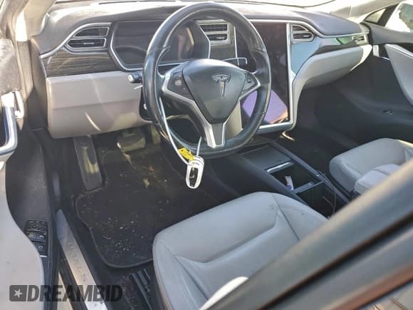 ✅ 2015 Tesla Model S 85D • VIN: 5YJSA1S20FF096524 • Лот: 95681295. Опубликован ранее на Copart с пробегом Не указан. Бесплатный доступ к архиву аукционных продаж из США и подробный отчёт об истории автомобиля на DreamBid. Изображение 8.