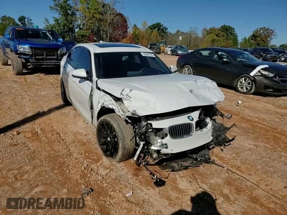 ✅ 2014 BMW 3 Series 335i xDrive • VIN: WBA3B9G54ENR90610 • Lot: 90680735. Wystawiony na Copart z przebiegiem 147 406 mil. Bezpłatny archiwum sprzedaży aukcyjnych z USA i szczegółowy raport historii pojazdu na DreamBid. Zdjęcie 13.