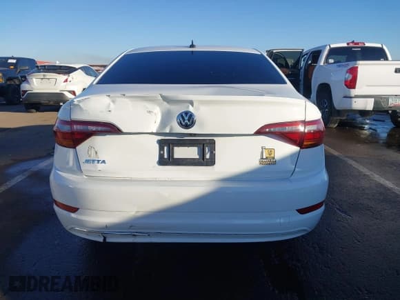 ✅ 2019 Volkswagen Jetta S • VIN: 3VWC57BU3KM196195 • Lot: 43652817. Wystawiony na IAAI z przebiegiem 89 564 mil. Bezpłatny archiwum sprzedaży aukcyjnych z USA i szczegółowy raport historii pojazdu na DreamBid. Zdjęcie 16.