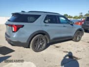 ✅ 2025 Ford Explorer ST • VIN: 1FMWK8GC9SGA52848 • Lot: 81843845. Wystawiony na Copart z przebiegiem 23 445 mil. Bezpłatny archiwum sprzedaży aukcyjnych z USA i szczegółowy raport historii pojazdu na DreamBid. Zdjęcie 3.