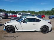 ✅ 2022 Toyota 86 • VIN: JF1ZNBB14N9750875 • Lot: 42972083. Wystawiony na IAAI z przebiegiem 55 719 mil. Bezpłatny archiwum sprzedaży aukcyjnych z USA i szczegółowy raport historii pojazdu na DreamBid. Zdjęcie 15.