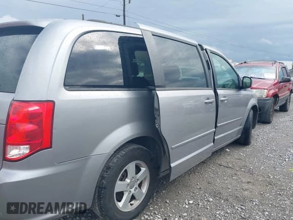 ✅ 2013 Dodge Grand Caravan SXT • VIN: 2C4RDGCG1DR545777 • Лот: 43499504. Опубликован ранее на IAAI с пробегом 174 938 миль. Бесплатный доступ к архиву аукционных продаж из США и подробный отчёт об истории автомобиля на DreamBid. Изображение 4.