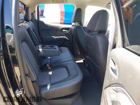 ✅ 2020 Chevrolet Colorado 4WD Z71 • VIN: 1GCGTDEN4L1107746 • Lot: 43011383. Wystawiony na IAAI z przebiegiem Nie podano. Bezpłatny archiwum sprzedaży aukcyjnych z USA i szczegółowy raport historii pojazdu na DreamBid. Zdjęcie 8.