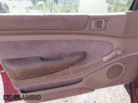 ✅ 1994 Ford Escort • VIN: 3FARP15J1RR159381 • Лот: 41953498. Опубликован ранее на IAAI с пробегом 68 860 миль. Бесплатный доступ к архиву аукционных продаж из США и подробный отчёт об истории автомобиля на DreamBid. Изображение 16.