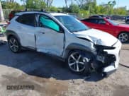 ✅ 2021 Hyundai Kona Limited • VIN: KM8K33A50MU618067 • Лот: 43711190. Опубликован ранее на IAAI с пробегом 51 022 миль. Бесплатный доступ к архиву аукционных продаж из США и подробный отчёт об истории автомобиля на DreamBid. Изображение 1.