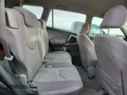 ✅ 2006 Toyota RAV4 • VIN: JTMBD33VX66007825 • Lot: 92792035. Wystawiony na Copart z przebiegiem 309 267 mil. Bezpłatny archiwum sprzedaży aukcyjnych z USA i szczegółowy raport historii pojazdu na DreamBid. Zdjęcie 11.