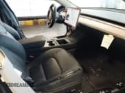 ✅ 2023 Tesla Model 3 • VIN: 5YJ3E1EA4PF688361 • Lot: 43562060. Wystawiony na IAAI z przebiegiem 26 908 mil. Bezpłatny archiwum sprzedaży aukcyjnych z USA i szczegółowy raport historii pojazdu na DreamBid. Zdjęcie 5.