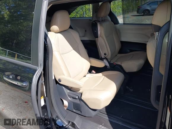 ✅ 2021 Toyota Sienna XLE • VIN: 5TDJRKEC0MS046195 • Lot: 43534153. Listed on IAAI with 43,810 mi. Free auction sales archive from the USA and detailed vehicle history report at DreamBid. Image 8.