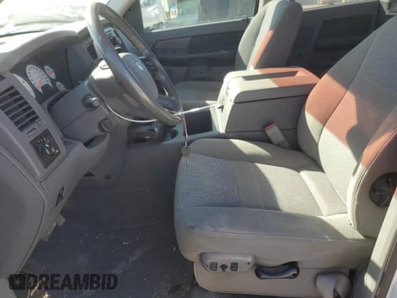 2006 Dodge 3500 SLT z VIN 3D7MX48C86G164397, wystawiony jako Copart lot #47233485 z przebiegiem 167 605 mil mil oraz Szkoda całkowita • Salvage title. Historia ofert i sprzedaży dostępna na DreamBid. Obrazek 7.