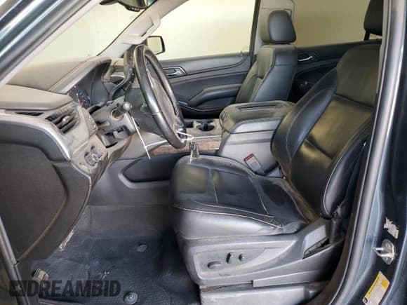 ✅ 2019 Chevrolet Suburban LT • VIN: 1GNSKHKC3KR399503 • Lot: 74956914. Wystawiony na Copart z przebiegiem 14 226 mil. Bezpłatny archiwum sprzedaży aukcyjnych z USA i szczegółowy raport historii pojazdu na DreamBid. Zdjęcie 7.