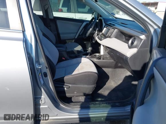 ✅ 2016 Toyota RAV4 XLE • VIN: 2T3WFREV3GW238688 • Лот: 43479172. Опубликован ранее на IAAI с пробегом 146 512 миль. Бесплатный доступ к архиву аукционных продаж из США и подробный отчёт об истории автомобиля на DreamBid. Изображение 5.