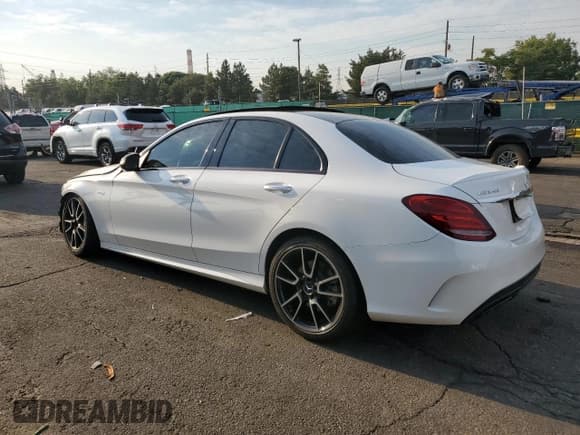 ✅ 2018 Mercedes-Benz C 43 AMG • VIN: 55SWF6EB6JU275489 • Lot: 67980455. Wystawiony na Copart z przebiegiem 72 786 mil. Bezpłatny archiwum sprzedaży aukcyjnych z USA i szczegółowy raport historii pojazdu na DreamBid. Zdjęcie 2.