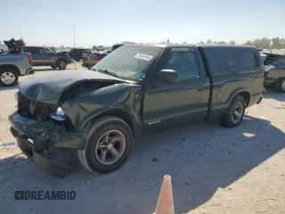 2002 Chevrolet S-10 LS z VIN 1GCCS14W528123843, wystawiony jako Copart lot #75648594 z przebiegiem Nie podano mil oraz Szkoda całkowita • Salvage title. Historia ofert i sprzedaży dostępna na DreamBid. Obrazek 1.