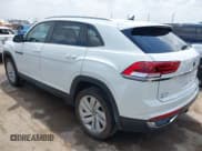 ✅ 2022 Volkswagen Atlas SE • VIN: 1V2JE2CA9NC230565 • Lot: 43012392. Wystawiony na IAAI z przebiegiem 52 649 mil. Bezpłatny archiwum sprzedaży aukcyjnych z USA i szczegółowy raport historii pojazdu na DreamBid. Zdjęcie 3.