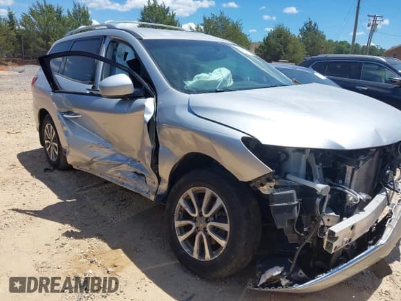 ✅ 2015 Nissan Pathfinder SL • VIN: 5N1AR2MM6FC668911 • Lot: 42344670. Wystawiony na IAAI z przebiegiem 70 204 mil. Bezpłatny archiwum sprzedaży aukcyjnych z USA i szczegółowy raport historii pojazdu na DreamBid. Zdjęcie 1.