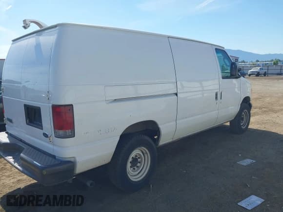 ✅ 2007 Ford Econoline Cargo Commercial • VIN: 1FTNE24W47DA99927 • Лот: 42643800. Опубликован ранее на IAAI с пробегом Не указан. Бесплатный доступ к архиву аукционных продаж из США и подробный отчёт об истории автомобиля на DreamBid. Изображение 4.