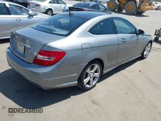 ✅ 2012 Mercedes-Benz C 250 • VIN: WDDGJ4HB1CF852051 • Lot: 43066427. Wystawiony na IAAI z przebiegiem 122 824 mil. Bezpłatny archiwum sprzedaży aukcyjnych z USA i szczegółowy raport historii pojazdu na DreamBid. Zdjęcie 4.