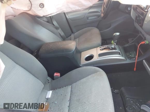 ✅ 2015 Toyota Tacoma PreRunner • VIN: 3TMJU4GN1FM180726 • Lot: 43312964. Wystawiony na IAAI z przebiegiem Nie podano. Bezpłatny archiwum sprzedaży aukcyjnych z USA i szczegółowy raport historii pojazdu na DreamBid. Zdjęcie 5.