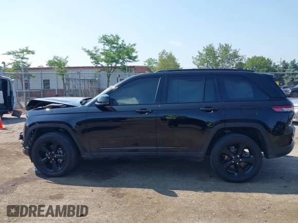 2023 Jeep Grand Cherokee Altitude z VIN 1C4RJHAG6PC595296, wystawiony jako IAAI lot #42682729 z przebiegiem 30 622 mil mil oraz . Historia ofert i sprzedaży dostępna na DreamBid. Obrazek 14.