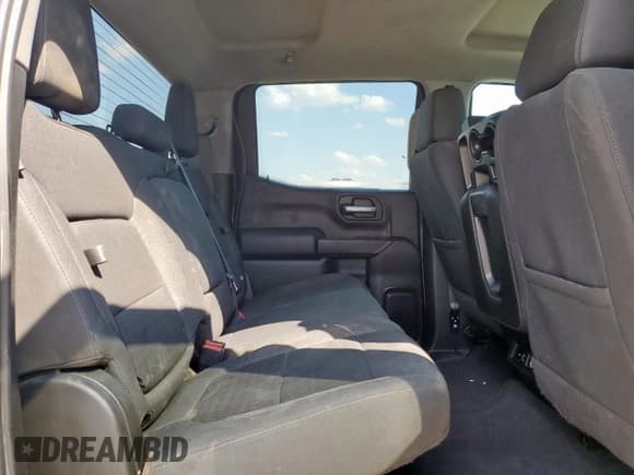 ✅ 2019 Chevrolet Silverado 1500 Custom Trail Boss • VIN: 3GCPYCEF4KG139844 • Lot: 84975925. Wystawiony na Copart z przebiegiem Nie podano. Bezpłatny archiwum sprzedaży aukcyjnych z USA i szczegółowy raport historii pojazdu na DreamBid. Zdjęcie 10.