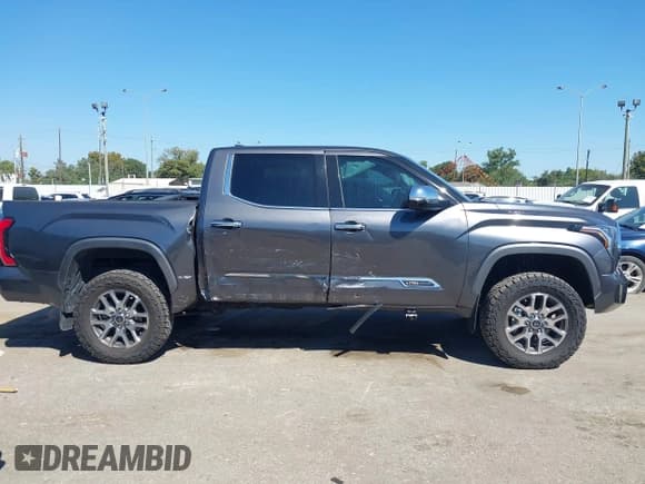 ✅ 2023 Toyota Tundra 1794 Edition • VIN: 5TFMA5DB2PX114607 • Lot: 43405622. Wystawiony na IAAI z przebiegiem 11 630 mil. Bezpłatny archiwum sprzedaży aukcyjnych z USA i szczegółowy raport historii pojazdu na DreamBid. Zdjęcie 6.