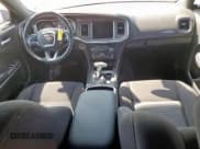 ✅ 2017 Dodge Charger SXT • VIN: 2C3CDXJGXHH576633 • Lot: 80212335. Wystawiony na Copart z przebiegiem 98 941 mil. Bezpłatny archiwum sprzedaży aukcyjnych z USA i szczegółowy raport historii pojazdu na DreamBid. Zdjęcie 8.