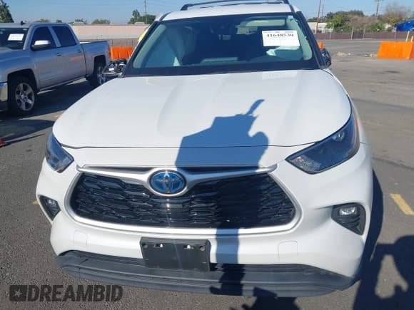 ✅ 2022 Toyota Highlander Hybrid LE • VIN: 5TDZARAH0NS516666 • Lot: 41648530. Wystawiony na IAAI z przebiegiem 63 588 mil. Bezpłatny archiwum sprzedaży aukcyjnych z USA i szczegółowy raport historii pojazdu na DreamBid. Zdjęcie 12.