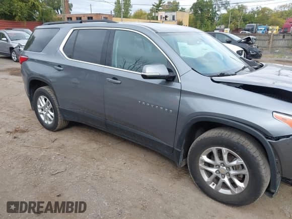✅ 2020 Chevrolet Traverse LT Cloth • VIN: 1GNERGKW4LJ171782 • Lot: 43415058. Wystawiony na IAAI z przebiegiem 76 109 mil. Bezpłatny archiwum sprzedaży aukcyjnych z USA i szczegółowy raport historii pojazdu na DreamBid. Zdjęcie 13.