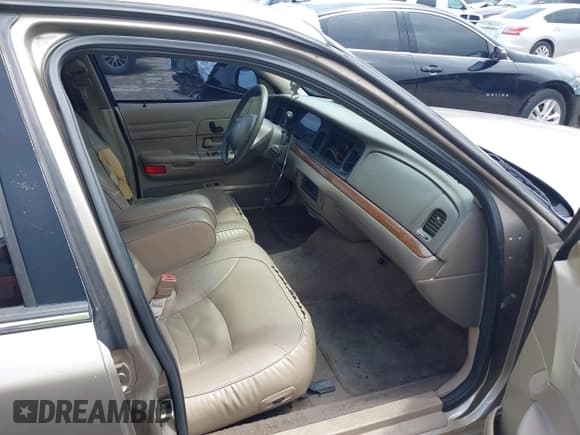 ✅ 2002 Ford Crown Victoria LX • VIN: 2FAFP74W52X112493 • Лот: 42197164. Опубликован ранее на IAAI с пробегом 103 941 миль. Бесплатный доступ к архиву аукционных продаж из США и подробный отчёт об истории автомобиля на DreamBid. Изображение 5.