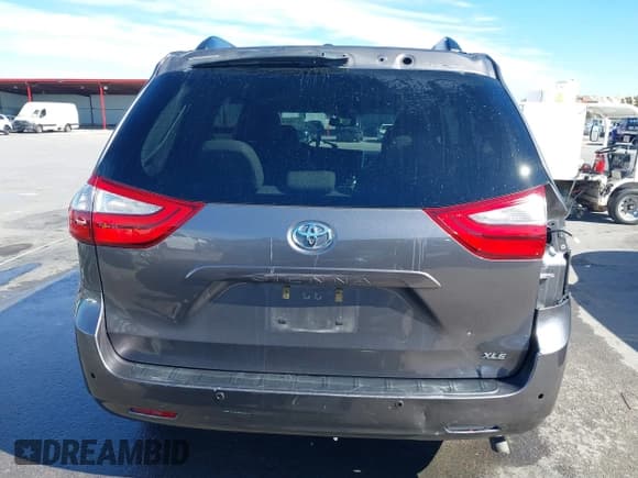 ✅ 2016 Toyota Sienna XLE • VIN: 5TDYK3DC7GS721667 • Lot: 41400702. Listed on IAAI with 85,188 mi. Free auction sales archive from the USA and detailed vehicle history report at DreamBid. Image 17.