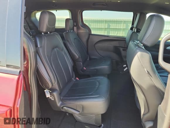 ✅ 2021 Chrysler Pacifica Touring L • VIN: 2C4RC3BG6MR549272 • Lot: 65805935. Wystawiony na Copart z przebiegiem 27 061 mil. Bezpłatny archiwum sprzedaży aukcyjnych z USA i szczegółowy raport historii pojazdu na DreamBid. Zdjęcie 11.