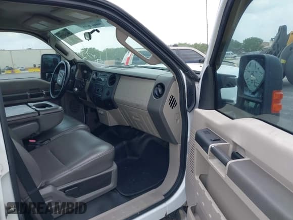 ✅ 2010 Ford F-250 XL • VIN: 1FTSW2A54AEB28310 • Lot: 39184370. Wystawiony na IAAI z przebiegiem 96 828 mil. Bezpłatny archiwum sprzedaży aukcyjnych z USA i szczegółowy raport historii pojazdu na DreamBid. Zdjęcie 5.