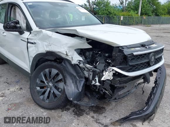 ✅ 2024 Volkswagen Taos S • VIN: 3VV5X7B23RM124848 • Lot: 43367924. Wystawiony na IAAI z przebiegiem 13 926 mil. Bezpłatny archiwum sprzedaży aukcyjnych z USA i szczegółowy raport historii pojazdu na DreamBid. Zdjęcie 6.