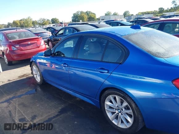 ✅ 2015 BMW 3 Series 328i • VIN: WBA3A5C5XFF608397 • Lot: 43415992. Listed on IAAI with 152,923 mi. Free auction sales archive from the USA and detailed vehicle history report at DreamBid. Image 15.