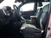 ✅ 2023 Toyota Tacoma Limited • VIN: 3TYGZ5AN7PT116688 • Лот: 71136335. Опубликован ранее на Copart с пробегом 26 666 миль. Бесплатный доступ к архиву аукционных продаж из США и подробный отчёт об истории автомобиля на DreamBid. Изображение 7.