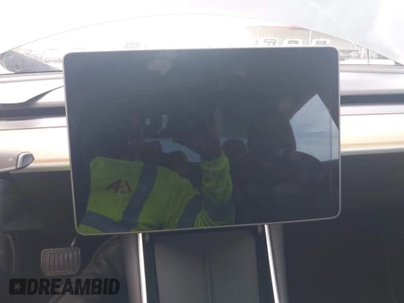 ✅ 2018 Tesla Model 3 Long Range Battery • VIN: 5YJ3E1EA9JF046497 • Lot: 43225298. Wystawiony na IAAI z przebiegiem Nie podano. Bezpłatny archiwum sprzedaży aukcyjnych z USA i szczegółowy raport historii pojazdu na DreamBid. Zdjęcie 7.