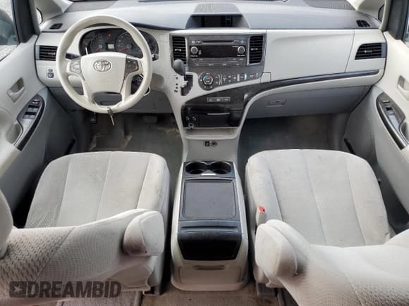 ✅ 2014 Toyota Sienna LE • VIN: 5TDJK3DC1ES075847 • Lot: 71726405. Listed on Copart with 330,561 mi. Free auction sales archive from the USA and detailed vehicle history report at DreamBid. Image 8.