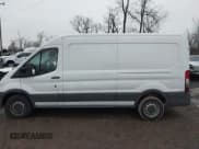 ✅ 2017 Ford Transit • VIN: 1FTYR2CM0HKB09349 • Lot: 41441869. Wystawiony na IAAI z przebiegiem 173 572 mil. Bezpłatny archiwum sprzedaży aukcyjnych z USA i szczegółowy raport historii pojazdu na DreamBid. Zdjęcie 15.