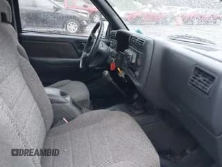 ✅ 1996 Chevrolet Blazer • VIN: 1GNCT18WXTK143881 • Lot: 41193548. Wystawiony na IAAI z przebiegiem 131 172 mil. Bezpłatny archiwum sprzedaży aukcyjnych z USA i szczegółowy raport historii pojazdu na DreamBid. Zdjęcie 5.