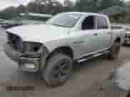 2010 Dodge 1500 Laramie z VIN 1D7RV1CT2AS262800, wystawiony jako Copart lot #81690014 z przebiegiem 111 002 mil mil oraz Szkoda całkowita • Salvage title. Historia ofert i sprzedaży dostępna na DreamBid. Obrazek 1.