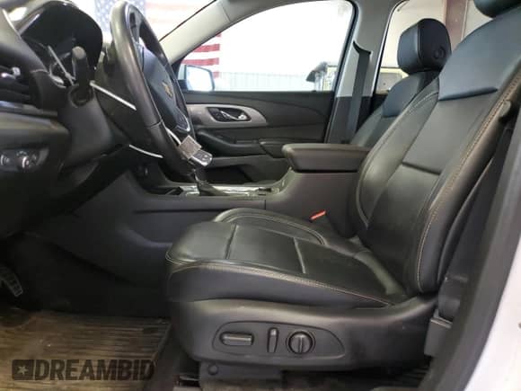 2019 Chevrolet Traverse LT z VIN 1GNERHKW1KJ185773, wystawiony jako Copart lot #66623455 z przebiegiem 100 512 mil mil oraz Szkoda całkowita • Salvage title. Historia ofert i sprzedaży dostępna na DreamBid. Obrazek 7.