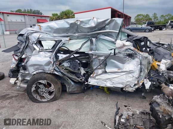 2022 Hyundai Santa Fe SEL z VIN 5NMS2DAJ8NH374641, wystawiony jako IAAI lot #42914061 z przebiegiem Nie podano mil oraz . Historia ofert i sprzedaży dostępna na DreamBid. Obrazek 14.