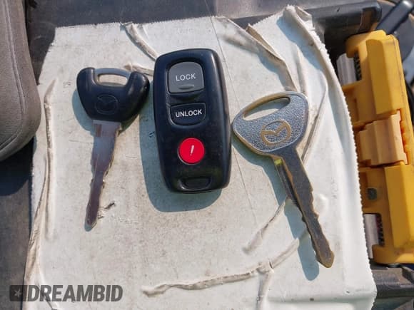 ✅ 2002 Mazda Protege DX • VIN: JM1BJ225520501057 • Lot: 42979132. Wystawiony na IAAI z przebiegiem 140 232 mil. Bezpłatny archiwum sprzedaży aukcyjnych z USA i szczegółowy raport historii pojazdu na DreamBid. Zdjęcie 11.