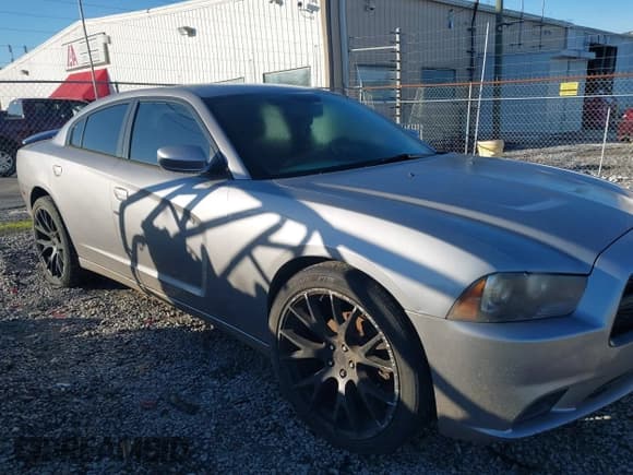 ✅ 2014 Dodge Charger RT Plus • VIN: 2C3CDXDT1EH248621 • Lot: 43411845. Wystawiony na IAAI z przebiegiem 112 533 mil. Bezpłatny archiwum sprzedaży aukcyjnych z USA i szczegółowy raport historii pojazdu na DreamBid. Zdjęcie 13.