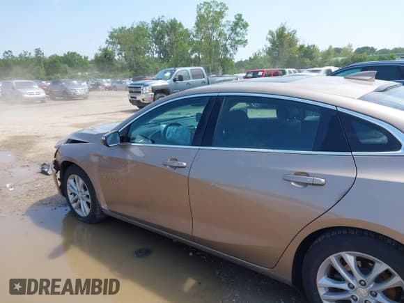 ✅ 2018 Chevrolet Malibu LT • VIN: 1G1ZD5ST1JF119358 • Lot: 42896891. Listed on IAAI with 118,570 mi. Free auction sales archive from the USA and detailed vehicle history report at DreamBid. Image 15.