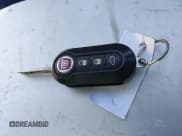 ✅ 2015 FIAT 500e • VIN: 3C3CFFGE5FT503720 • Lot: 43487101. Wystawiony na IAAI z przebiegiem 56 744 mil. Bezpłatny archiwum sprzedaży aukcyjnych z USA i szczegółowy raport historii pojazdu na DreamBid. Zdjęcie 11.