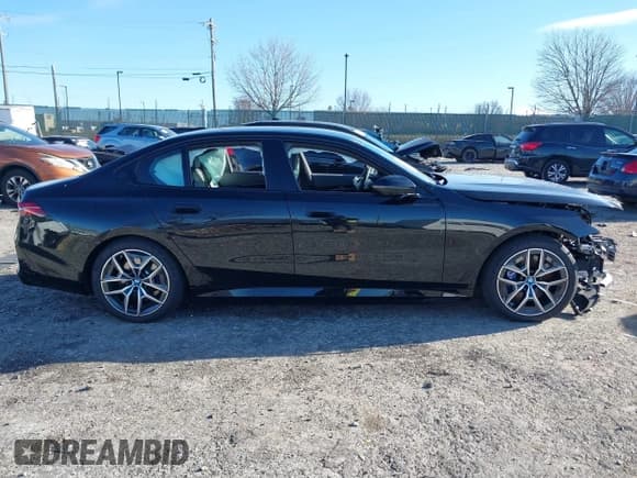 ✅ 2024 BMW i5 eDrive40 • VIN: WBY33FK00RCP37858 • Lot: 41016747. Wystawiony na IAAI z przebiegiem Nie podano. Bezpłatny archiwum sprzedaży aukcyjnych z USA i szczegółowy raport historii pojazdu na DreamBid. Zdjęcie 13.